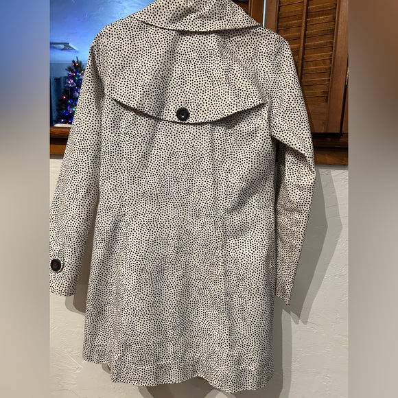 Hatley White and Black Polka Dot Rain Jacket Size 4 - Picture 2 of 3
